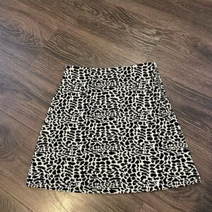 & other stories women’s mini skirt. SIZE 4. Like new. Center top to bottom 16”
